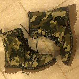 Camouflage boots